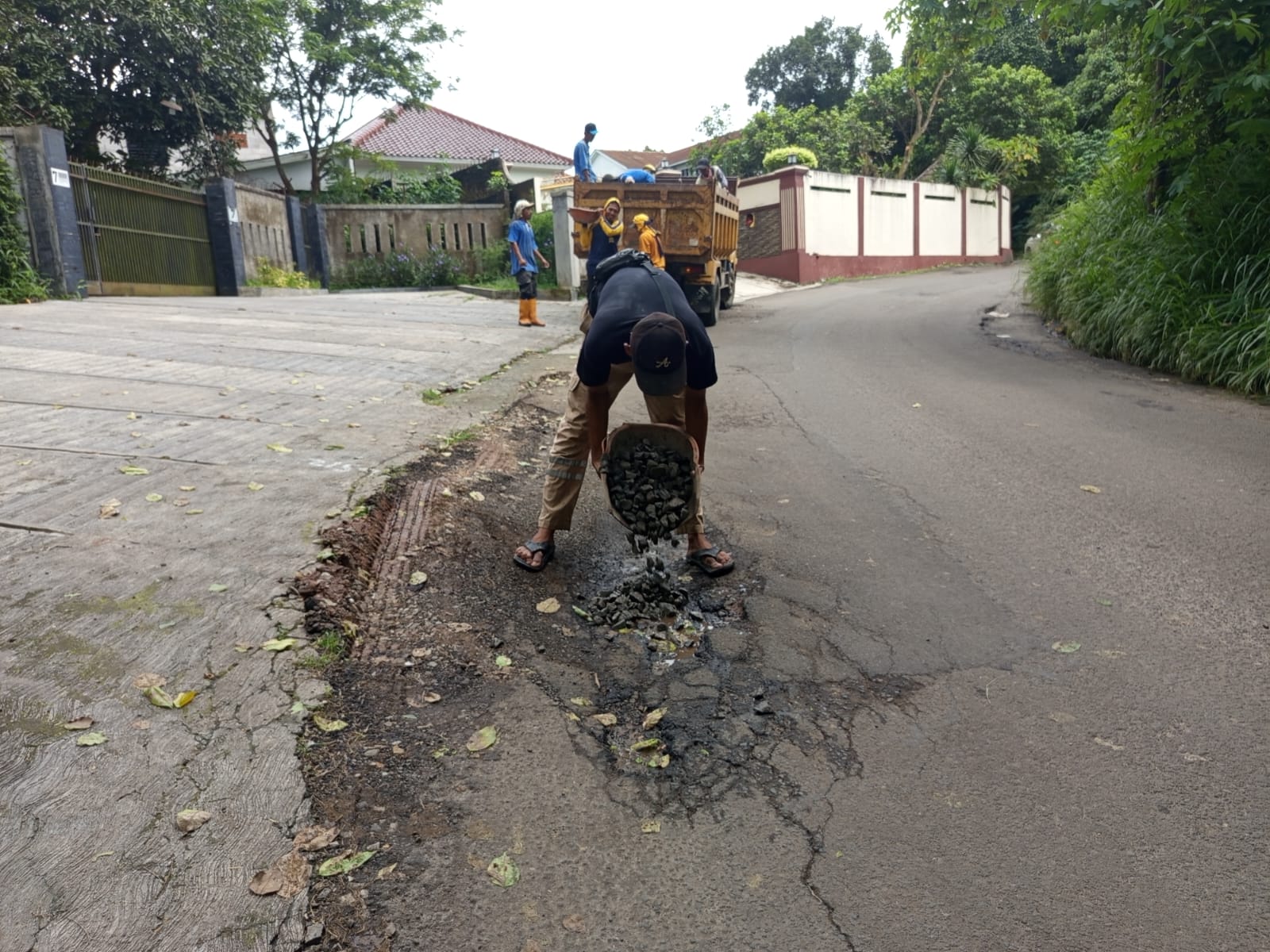 Dinas PUPR melakukan Pemeliharaan Dinas PUPR melakukan Pemeliharaan  JL. KARUNDANG - DALUNG. (18 Januari 2026)