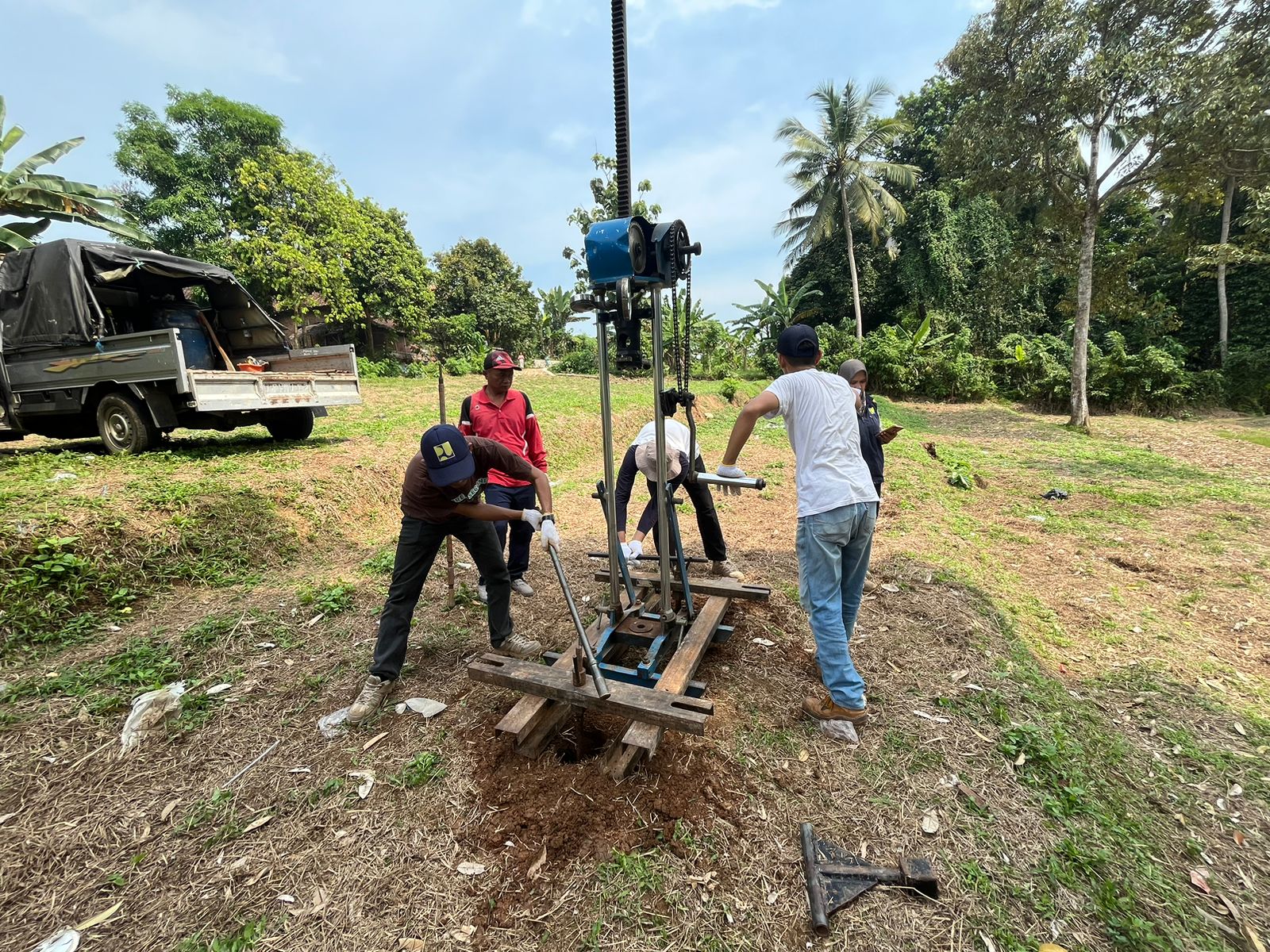 Proses uji Sondir di Kelurahan Sayar, Kecamatan Taktakan. (13 Juni 2025)