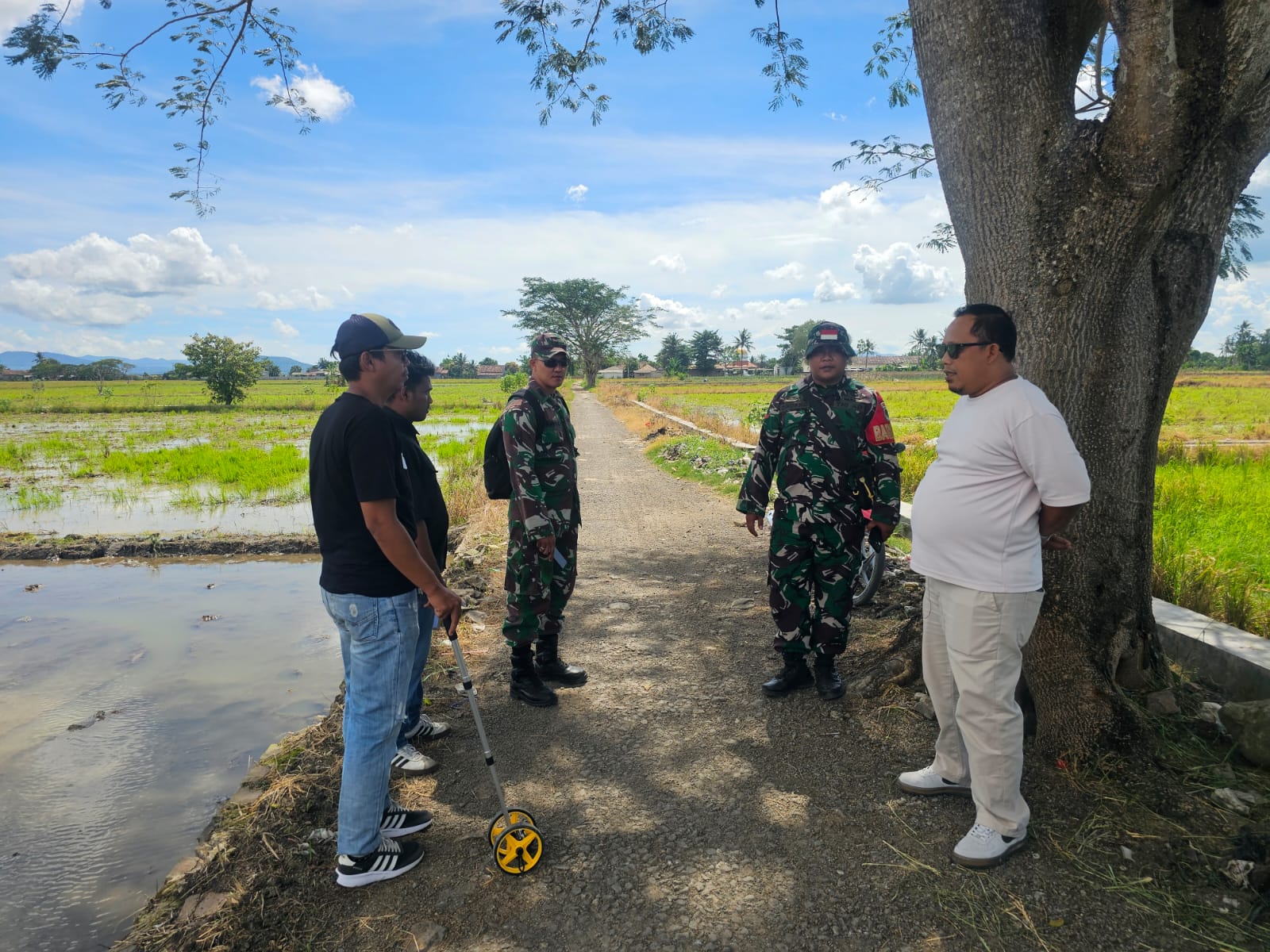 Dinas Pupr Melakukan Survey jalan kegiatan TNI jl. lingk. cangkring, kel. sawah luhur (13 April 2026)