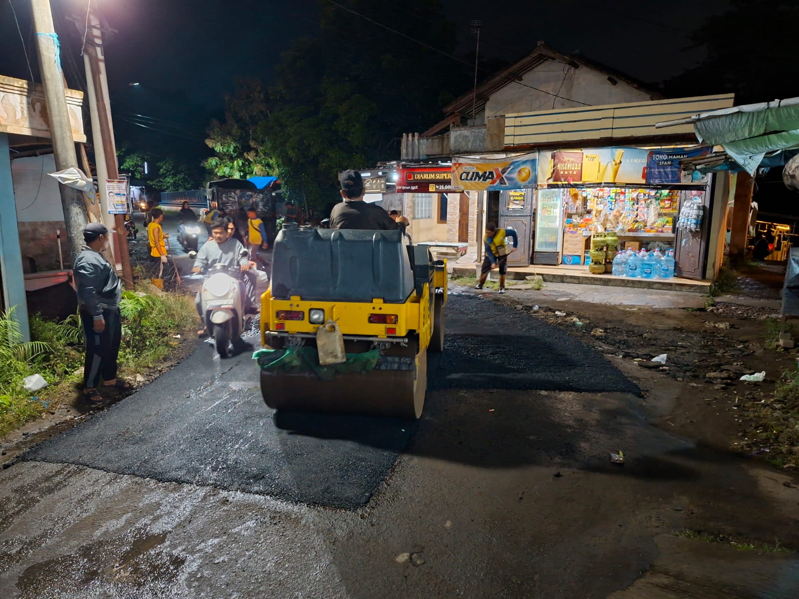 Dinas PUPR Kota Serang melakukan kegiatan Hotmix Jl. Pekarungan-kp. baru. (12 Februari 2026)
