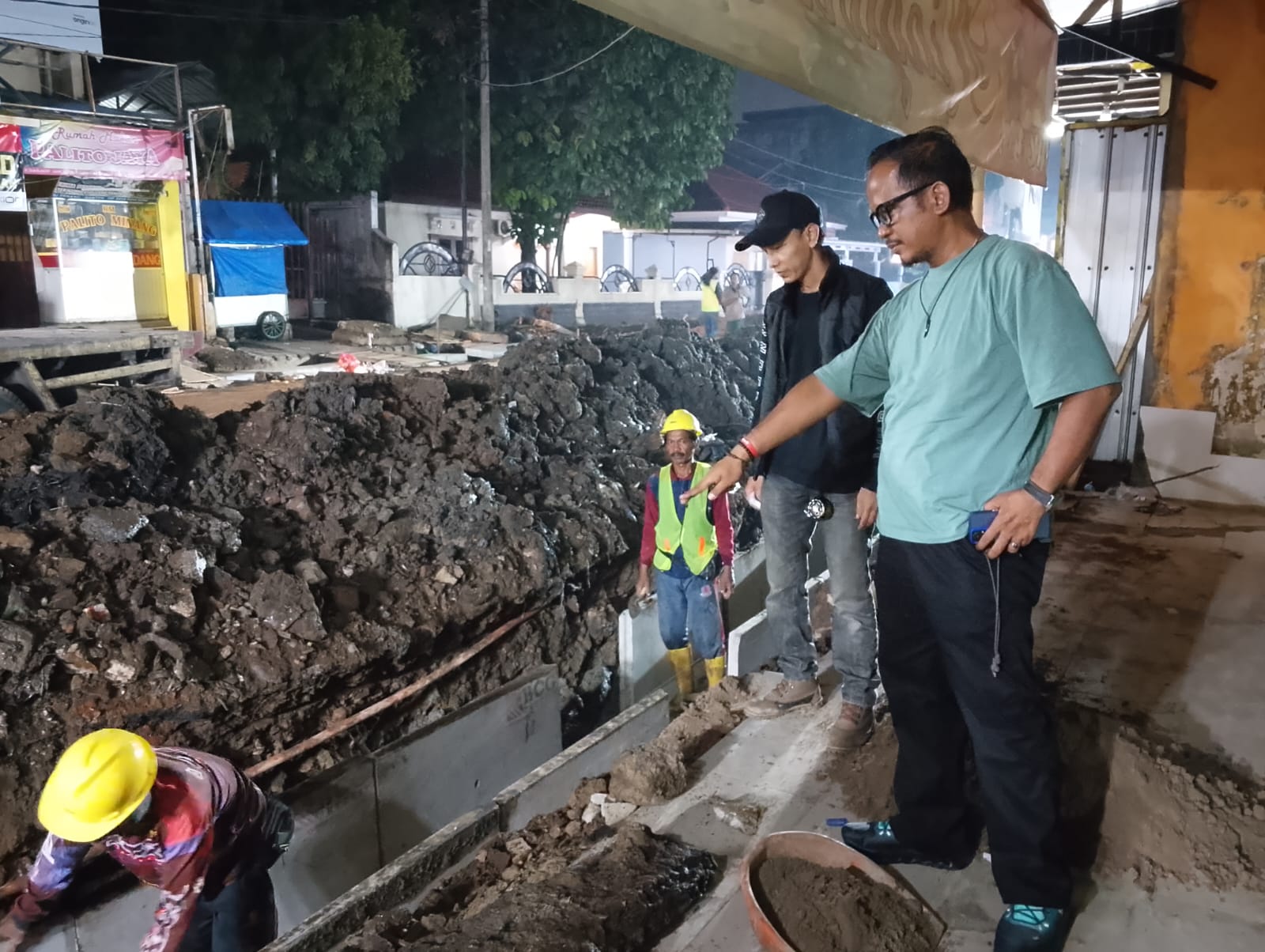 Monitoring pembangunan drainase di jalan Juhdi. (21 Mei 2026)