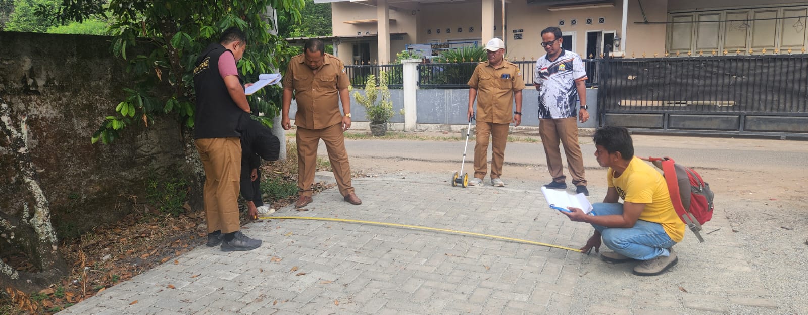 Monitoring pembangunan akses jalan lingkungan. (17 Juni 2026)