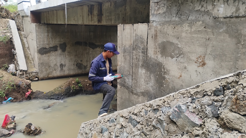 Dinas PUPR Kota Serang melakukan Uji Hammer Test di Sukawanan Asri. (14 Oktober 2025)