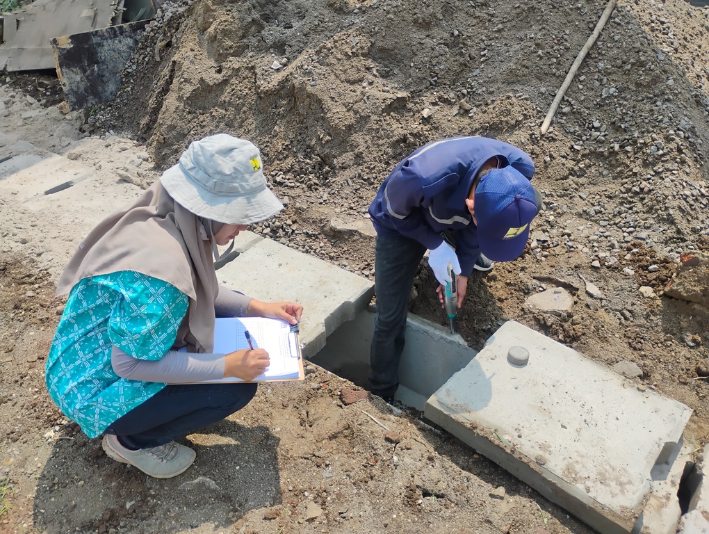 Dinas PUPR Kota Serang melakukan Uji Hammer Test di Link. Sepang , Kec. Taktakan. (16 Oktober 2025)