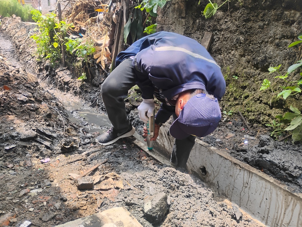 Dinas PUPR Kota Serang melakukan Uji Hammer Test di Link. Rancateles , Kel. Drangong. (16 Oktober 2025)