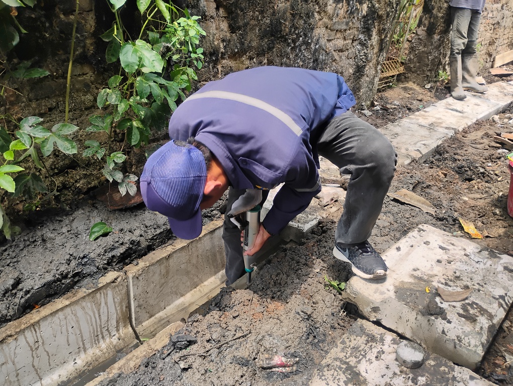 Dinas PUPR Kota Serang melakukan Uji Hammer Test di Link. Rancateles , Kel. Drangong. (16 Oktober 2025)