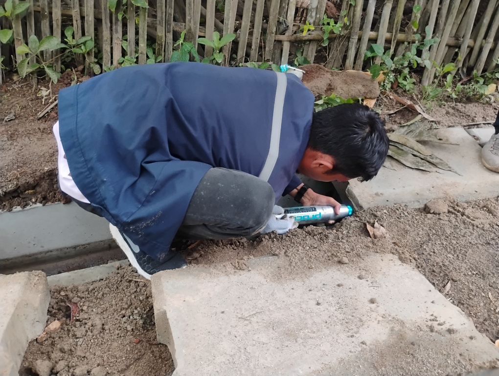 Dinas PUPR Kota Serang melakukan Uji Hammer Test diLink. Jelalang Pengampelan, Kec. Walantaka. (16 Oktober 2025)