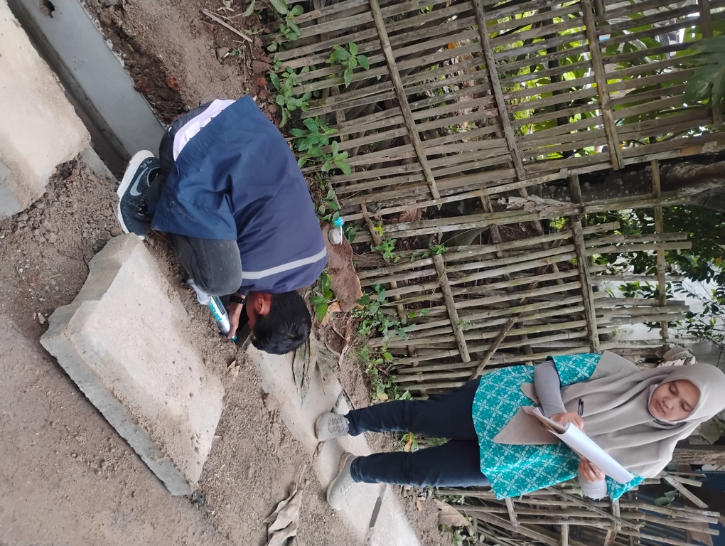 Dinas PUPR Kota Serang melakukan Uji Hammer Test diLink. Jelalang Pengampelan, Kec. Walantaka. (16 Oktober 2025)
