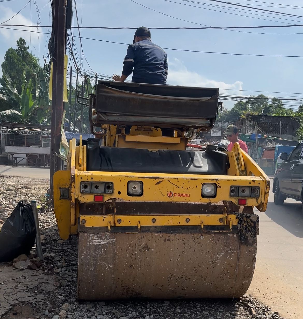 Pelaksanaan pembangunan simpang bidang kaujon dan jalan akses desa Pakupatan Bendung. (02 Juli 2025)