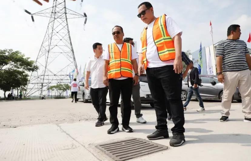Dinas PUPR Kota Serang Monitoring Pengerjaan Pembangunan Jalan Pemberian CSR Perumahan Harmoni. (9 Agustus 2025)