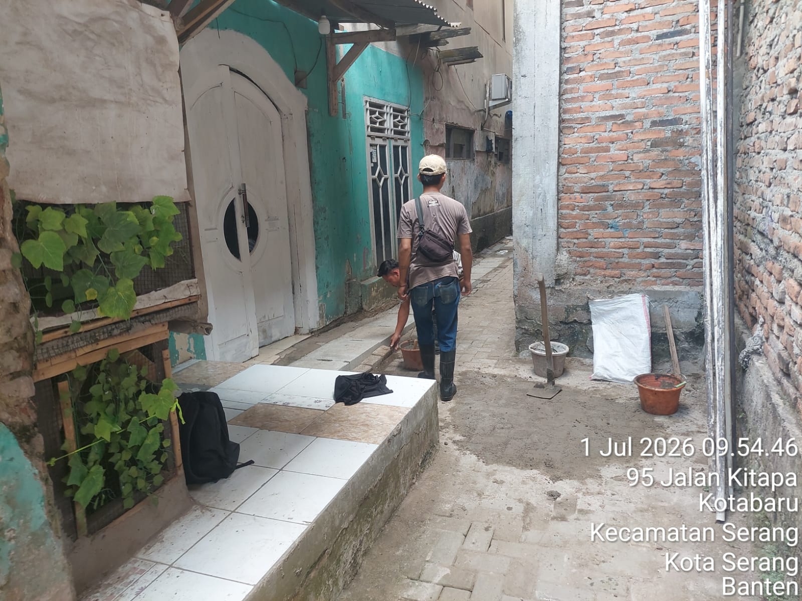 Dinas PUPR melakukan perapihan pemasangan Udit kp calung. (1 Juli 2026)