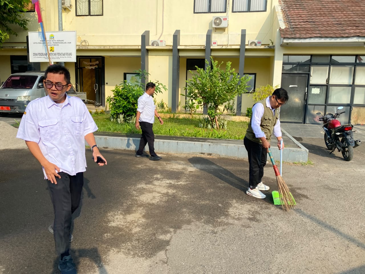 Dinas PUPR Kota Serang melaksanakan Gerakan Indonesia Asri. (5 Agustus 2026)