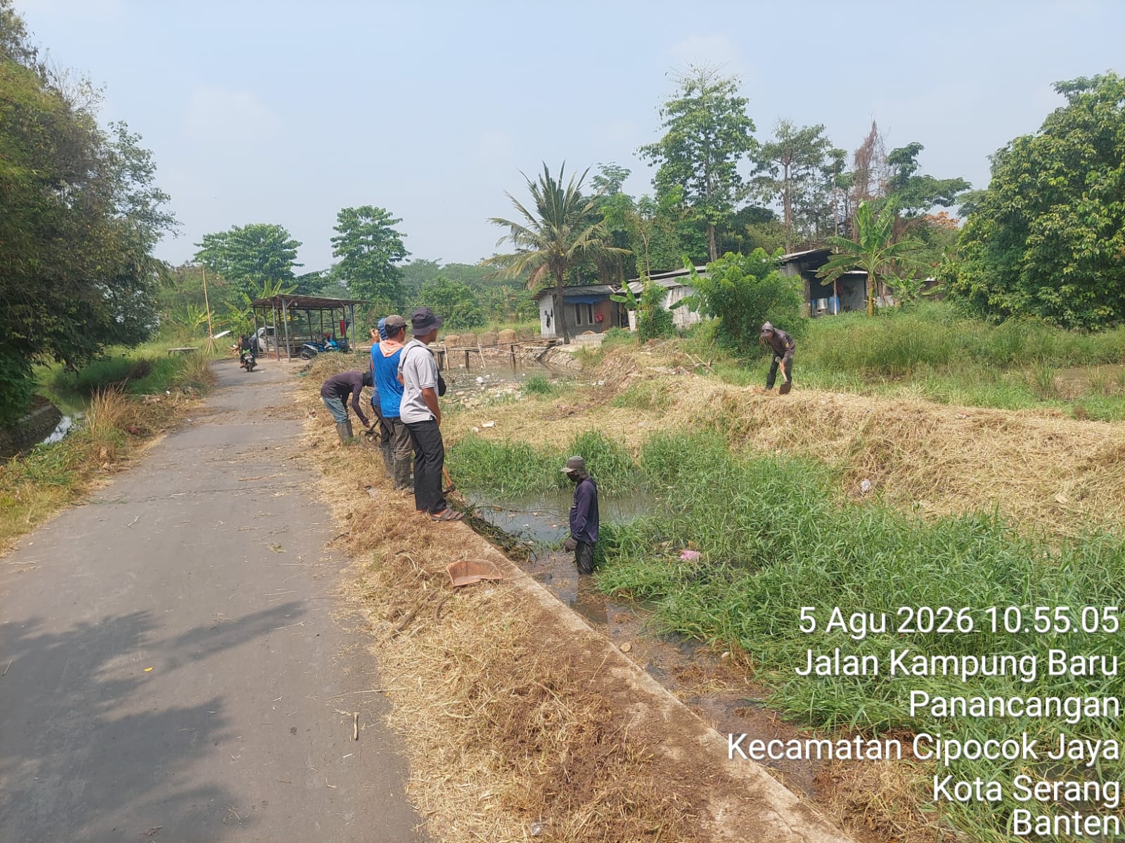Dinas PUPR Kota Serang melakukan Pemeliharaan kali parung. (5 Agustus 2026)