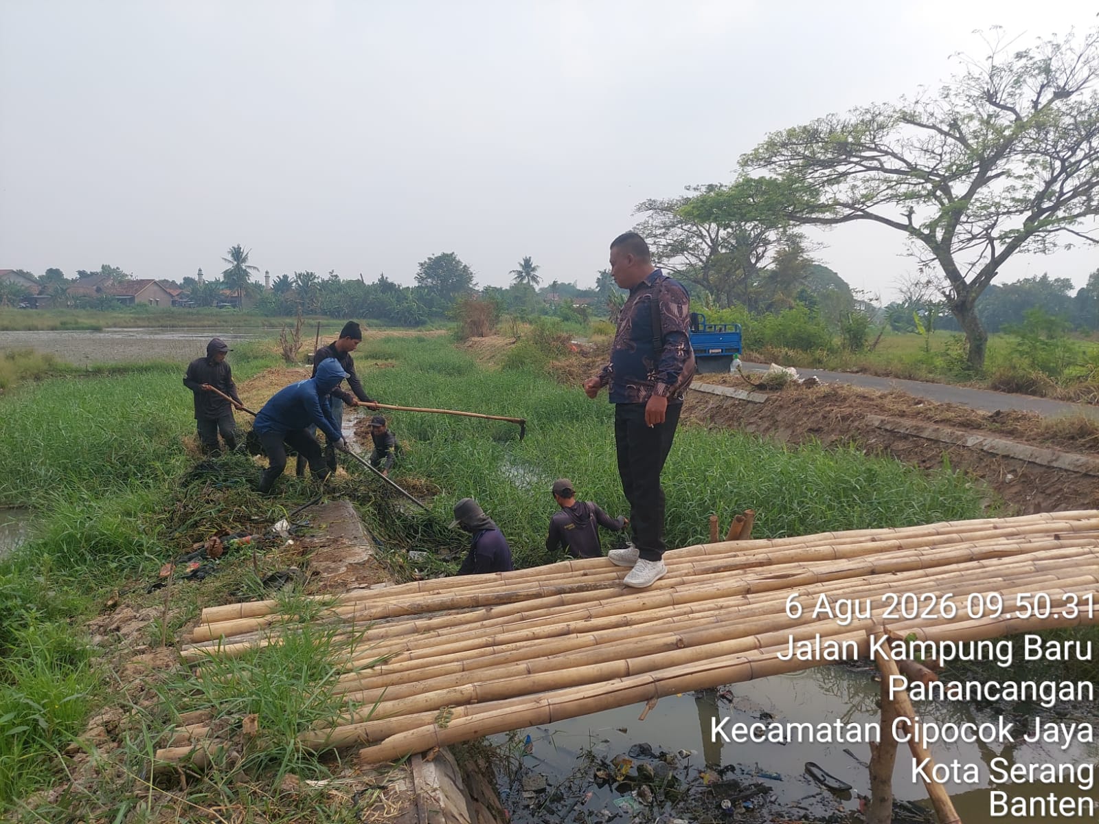 Dinas PUPR Kota Serang melaksanakan Pemeliharaan irigasi kali parung lokasi susukan penancangan. (6 Agustus 2026)