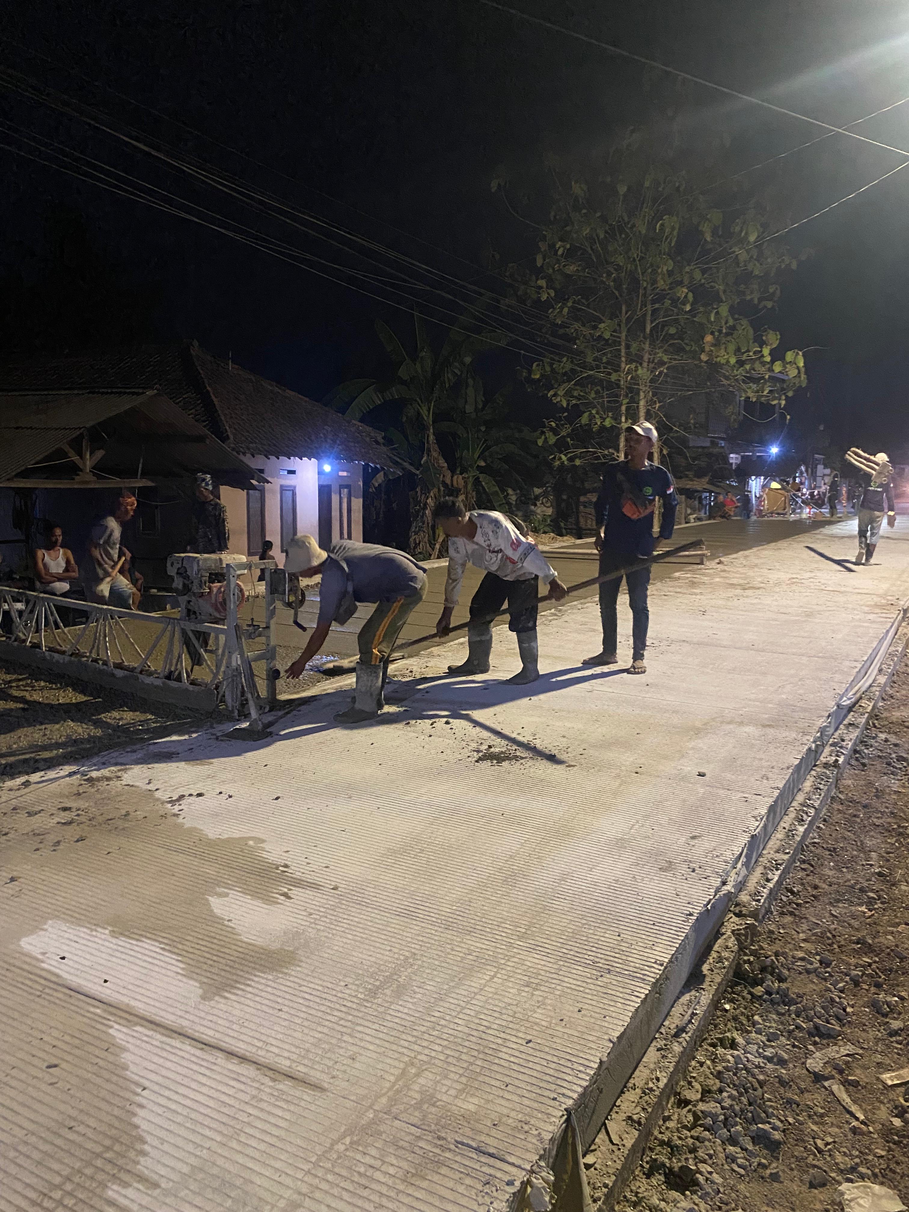 Monitoring pembangunan betonisasi jalan di Kec. Serang. (17 September 2026)
